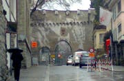 Strassensperre bei der Durchfahrt der Museggmauer. (Handybild Dave Schläpfer/Zisch)