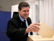Der Konservative Bjarni Benediktsson gibt Stimme ab (Archiv) (Bild: Keystone)