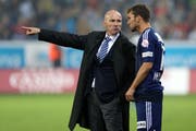 Unter Trainer Carlos Bernegger, links, konnte sich Philipp Muntwiler keinen Stammplatz erkämpfen. (Bild: Philipp Schmidli / Neue LZ)