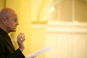 Jürg-Beat Ackermann, leitender Direktor der Staatsanwaltschaftsakademie, bei einer Vorlesung an der Uni Luzern. (Bild: Archiv Chris Iseli / Neue LZ)