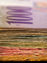 Die Luzerner Gemeinden haben 2014 insgesamt 55 Millionen Franken mehr Steuern eingenommen als im Vorjahr. (Bild: Keystone/ Gaetan Bally)