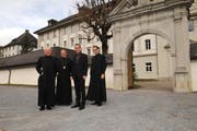 Von links: Pater Robert Bürcher, Abt Berchtold Müller, Rektor Thomas Ruprecht und Pater Andri Tuor. (Archivbild Corinne Glanzmann/Neue OZ)