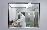 Experten erwarten mehr Exportgeschäfte in der Chemiebranche. (Bild: Gaetan Bally/Keystone (Bubendorf, 22. Januar 2009))