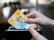 Viel Aufwand um wenig Geld: Ein Berner Anwalt fühlte sich von seiner Praktikantin verschaukelt. (Bild: Keystone/CHRISTIAN BEUTLER)