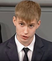 Der 16-jährige Gymnasiast Nikolai Desjatnischenko während seiner Rede im deutschen Bundestag. (Bild: Screenshot ARD)
