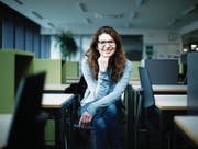 Bei ihr werden Jugendliche auf den Arbeitsmarkt vorbereitet: Azra Trnjanin in den Räumlichkeiten des IBA. (Bild: Stefan Kaiser (Zug, 23. Februar 2017))