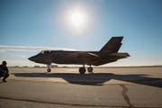 Einer von fünf Kandidaten des Verteidigungsdepartements: der F-35. (Bild: David McNew/AFP (Kalifornien, 24. November 2015))