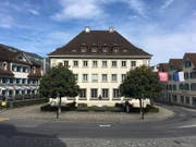 Zwischen Ende Februar und Dezember 2018 wird das Regierungsgebäude am Dorfplatz 2 in Stans umfassend saniert. (Bild: PD)
