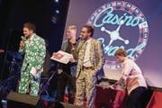 Von Links: Moderator Samuel Konrad, FCL Spieler Marvin Schulz und Moderator David Roth. (Bild: Boris Bürgisser (Luzern, 10. Januar 2018))