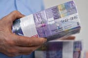 Nullzins bei Steuern wird die kantonale Rechnung um 5 Millionen Franken entlasten. (Bild: Keystone)