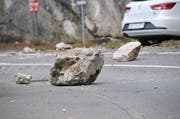 Am 28. Juli donnerten grosse Steinbrocken auf die Kehrsitenstrasse. (Bild Matthias Piazza / Neue Nidwaldner Zeitung)