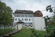 Das Kunsthaus Zug – aktuell mit der «Einigelung» von Christoph Rütimann – ist auf dem Weg in die Zukunft. (Bild: Maria Schmid (19. Mai 2017))