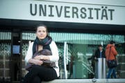 Auch sie muss Mehrkosten berappen: Theresa Ruppel (23) aus Deutschland studiert seit 2011 an der Uni Luzern Jus. (Bild Dominik Wunderli)