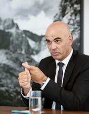Alain Berset: «Die Reform bringt vor allem Frauen grosse Fortschritte.» (Bild: Corinne Glanzmann (Bern, 14. August 2017))