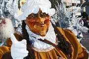 Mit einer solchen Maskierung zeigt sich Yvonne Schärli. (Bild: Richard Schacher)