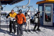 Wintersportler sollen künftig nicht mehr lange warten müssen, um beispielsweise auf den Fronalpstock zu gelangen. (Archivbild Daniela Bellandi/Neue SZ)