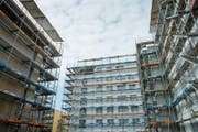 Baustelle im Kanton Luzern: Hier entstehen Mehrfamilienhäuser. (Bild: Roger Grütter)