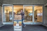 Die Zentral- und Hochschulbibliothek bereitet sich auf die Sanierung und den damit verbundenen Umzug vor. Auf dem Bilde zu sehen ist der Bibliothekseingang. (Bild: Nadia Schärli (Luzerm, 16. November 2017))