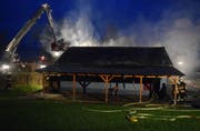 Im Einsatz standen rund 100 Angehörige der Feuerwehren Oberseetal und Emmen. (Bild: Luzerner Polizei)