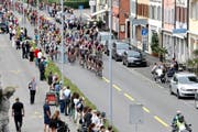 Bereits letztes Jahr startete die Tour de Suisse im Kanton Zug. Die zweite Etappe führte unter anderem durch die Stadt Zug. (Archivbild Stefan Kaiser)