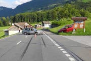 Die Kollision der beiden Autos forderte einen Verletzten. (Bild: Kapo Schwyz)