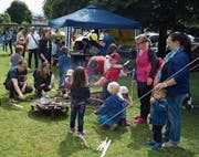Schlangenbrot-Backen am letztjährigen Kinderfest Littau. (Bild: PD)