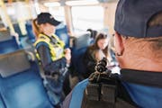 Bodycams: Die Transportpolizei der SBB hat sie dieses Jahr bereits getestet. (Bild: Christian Beutler/Keystone (Zürich, 13. März 2017))