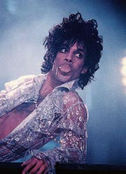 Prince bei einem Konzert seiner «Purple Rain»-Tour. (Bild: Getty (Nassau, 18. März 1985))