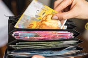 Um das Loch in den Luzerner Finanzen zu stopfen, dürfte eine Steuererhöhung unumgänglich sein. (Bild: Keystone)