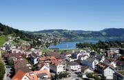 Patrick Sigrist sieht seinen Rücktritt als eine Chance, die Führung der Gemeindeverwaltung Unterägeri neu zu gestalten. Im Bild das Dorfzentrum von Oberägeri. (Bild: Stefan Kaiser)