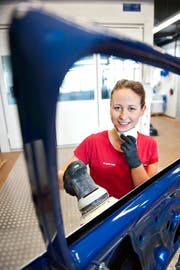 Angela Jans trainiert im Berufsbildungszentrum beim Bahnhof Luzern für die Berufs-Weltmeisterschaft. (Bild Boris Bürgisser)