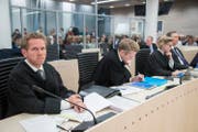 Der oberste Rechtsberater der norwegischen Regierung, Fredrik Sejersted (links), im Bezirksgericht Oslo. (Bild: Heiko Junge/EPA)