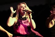 Beatrice Egli, hier bei ihrem Auftritt am Schlageropenair Heuboden in Holzhäusern. (Bild: Roger Zbinden / Neue LZ)