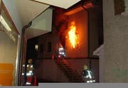 Die Feuerwehr Baar hatte den Brand an der Dorfstrasse schnell unter Kontrolle. (Bild Feuerwehr Baar)