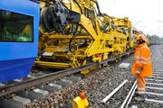 Die SBB erneuern die Weichen im Bahnhof Steinen. (Archivbild Corinne Glanzmann)