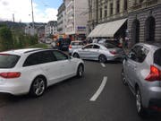 Stau beim Luzernerhof. (Bild: Sara Häusermann)