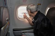 In einem Flieger von Helvetic. (Bild: Rémy Steiner Photography)
