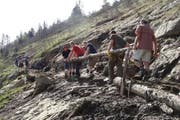 Ein Bergwanderweg im Eigenthal wird wieder Instand gestellt. (Bild: zvg / Andy Lancini)