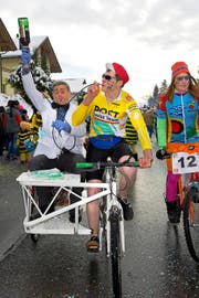 Lance Armstrong und seine Helfer waren in Morgarten zu Gast. (Bild: Christian H. Hildebrand)