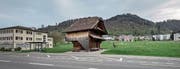 Die Spychermatte, das Gelände hinter dem Spycher, soll überbaut werden. Links im Bild das Hotel Adelboden. (Bild: Pius Amrein (Wikon, 11. April 2017))