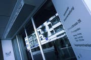 Eingang der kantonalen Steuerverwaltung in Zug. (Bild: Archiv Neue ZZ)