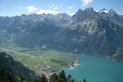 Blick auf das Reusstal mit dem Urnersee. (Bild: Leserbild Kari Kempf)