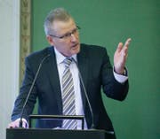 Finanzdirektor Heinz Tännler: «Aus politischen Gründen kann eine Rechnung nicht nicht genehmigt werden» (Bild: Stefan Kaiser (Zug, 15. Dezember 2016))