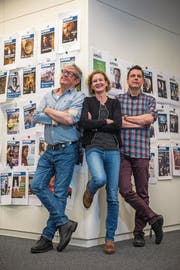 Ressort Kultur und Gesellschaft: Arno Renggli (rechts, Leiter) mit Hans Graber (Leiter Leben) und Regina Grüter (Leiterin APERO). Fotografiert für den Kopfsalat (Bild: .Bild: Dominik Wunderli)
