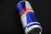 Der Bund soll eine Studie zur Gefahr von Energydrinks erstellen, findet Nationalrat Yannick Buttet (Archivbild LZ)