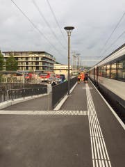Die Rettungskräfte waren am Mittwochmorgen am Bahnhof Sempach-Neuenkirch im Einsatz. (Bild: Leserbild Felix Müri)