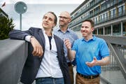 Die drei Start-up-Unternehmer von Twenty Green begutachten ihr erstes Büro im Technopark in Root. Von links: Duncan Sutherland, Adrian Koller und Lukas Hartmann. (Bild Jakob Ineichen)
