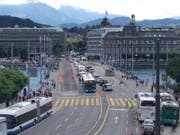 Die beiden äusseren Fahrspuren sind seit Montag gesperrt. Die Sanierung soll bis am 23. Juli dauern. (Bild: PD)