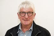 Hans Heer (82), St. Niklausen «Mein Bauch wird immer runder! Ich lernte, dass ich nach dem Turnen nicht mehr Flammkuchen und ein Herrgöttli-Bier geniessen sollte. – Herrgott, ich nehme Doktor Feusis Tipp an: nach Sport gibt’s Steak und Rotwein. Oder doch besser nur noch Wasser?» (Bild: Eveline Beerkircher)