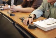 Papierberge ade: Nach der Einführung der elektronischen Wahl im Landtag soll nun auch die Sitzungsvorbereitung digital werden. (Bild: Florian Arnold / Neue UZ)